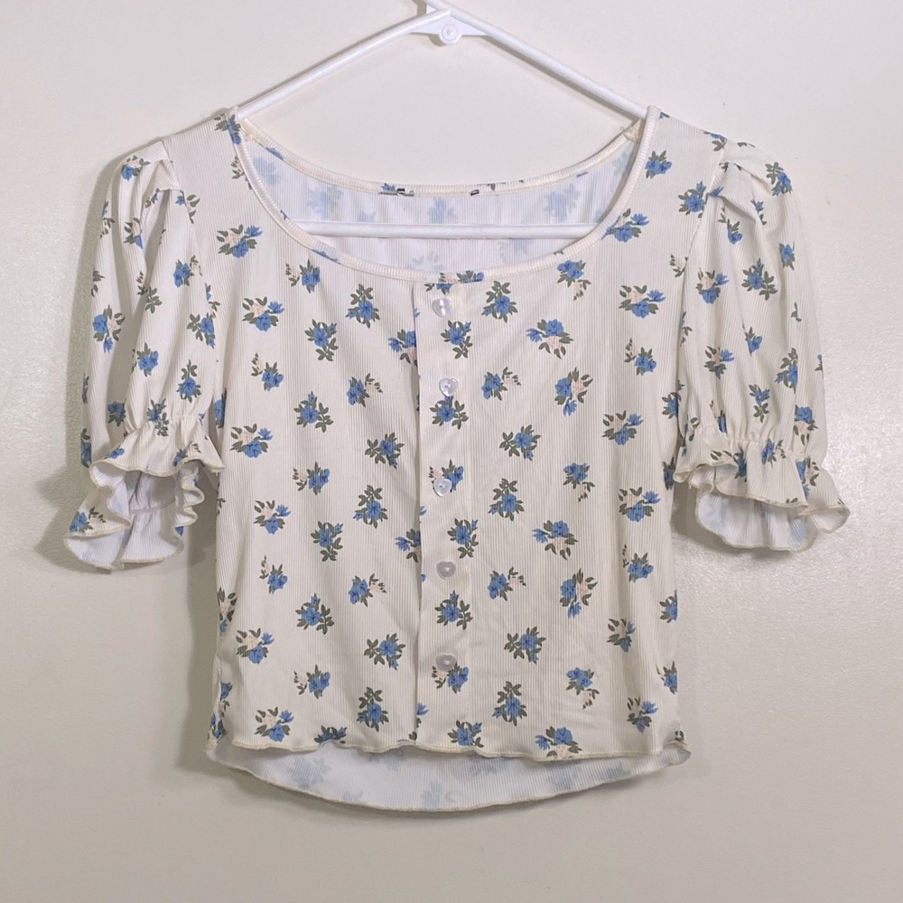 Floral top with heart detailed buttons (size M)